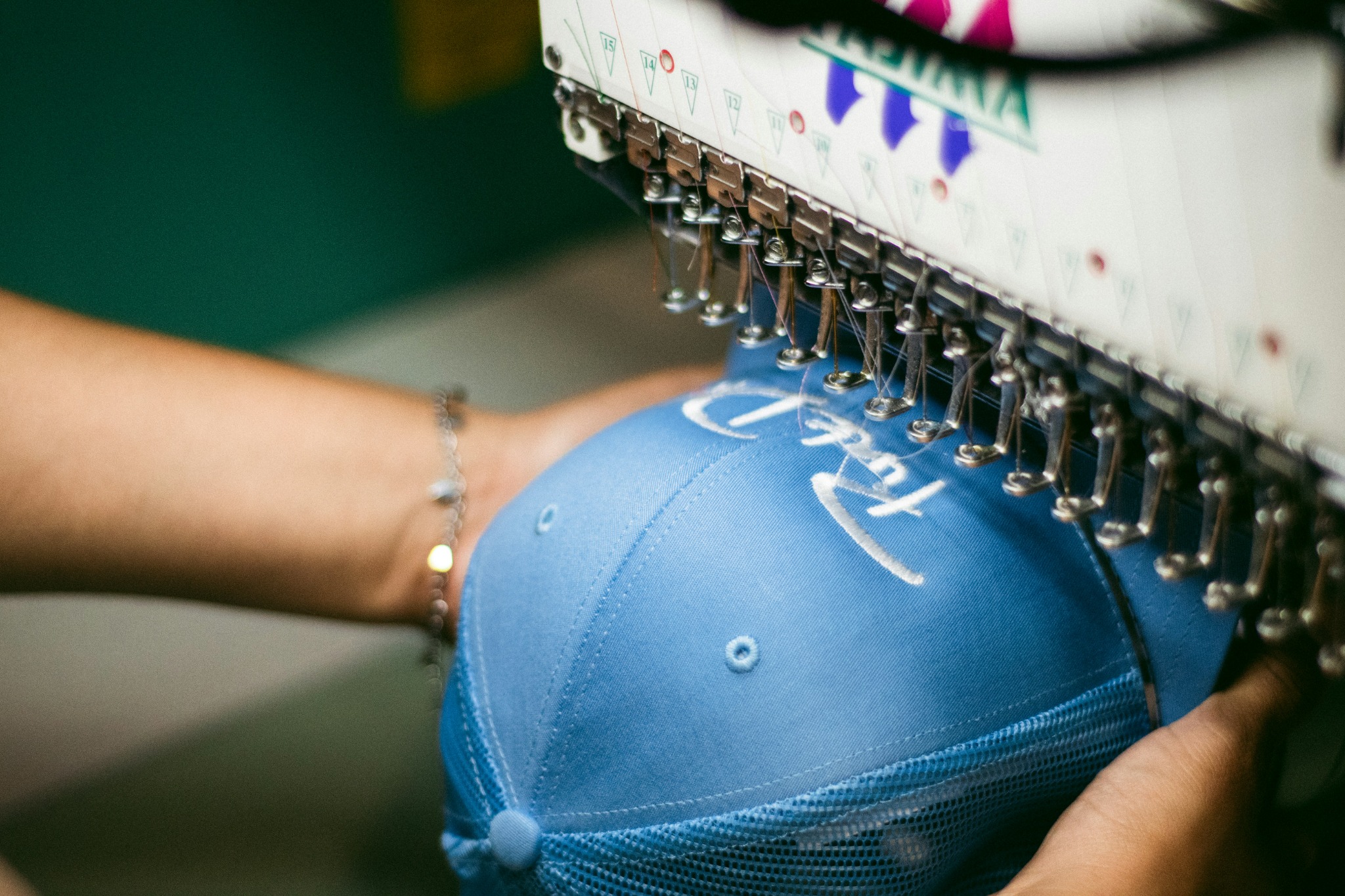 Ricamo professionale su cappellino